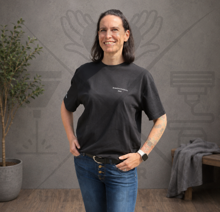 T-Shirt mit Front- und Ärmelprint Hoodie mit Rückenprint